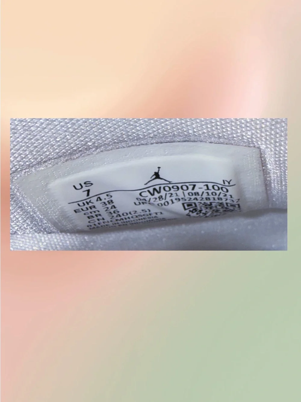 Air Jordan Women’s OG White Metallic Silver Pure Money 7W CW0907-100